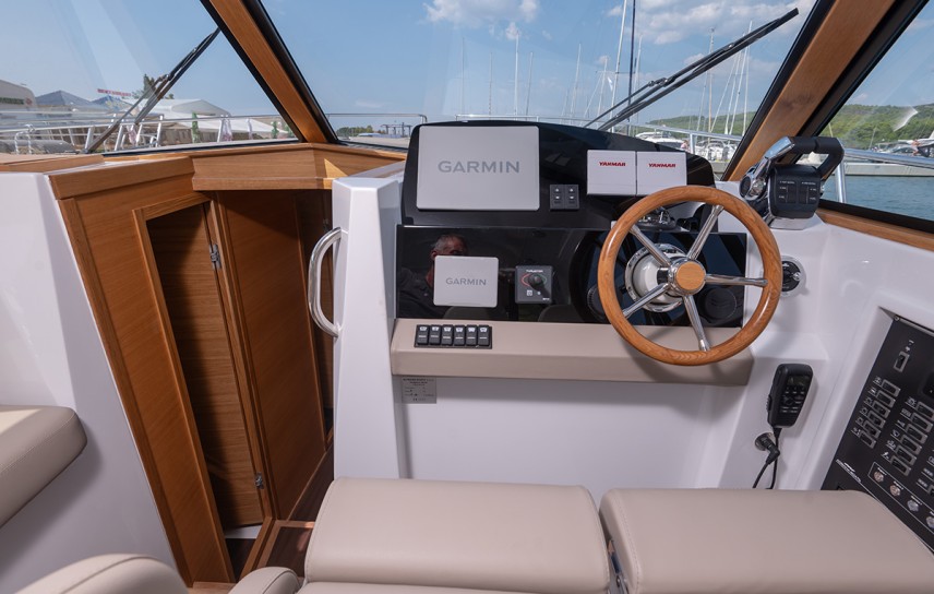 Adriana 44 Fly boat interijer