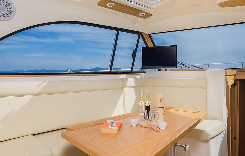 Adriana 44 boat interijer