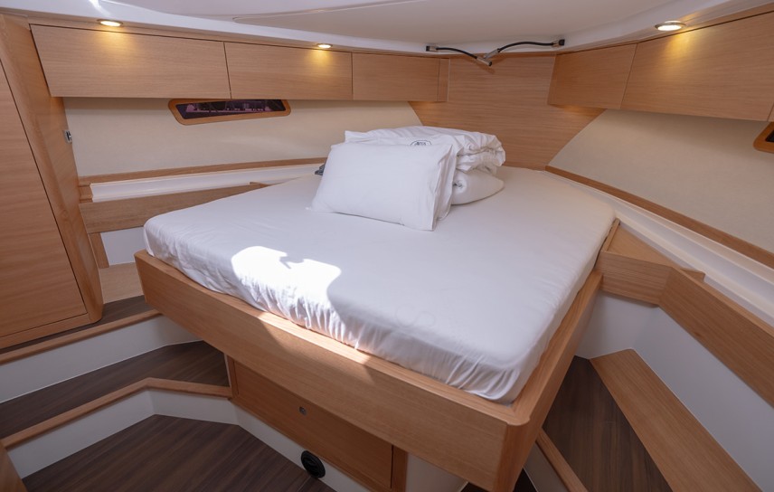 Adriana 44 Fly boat interijer