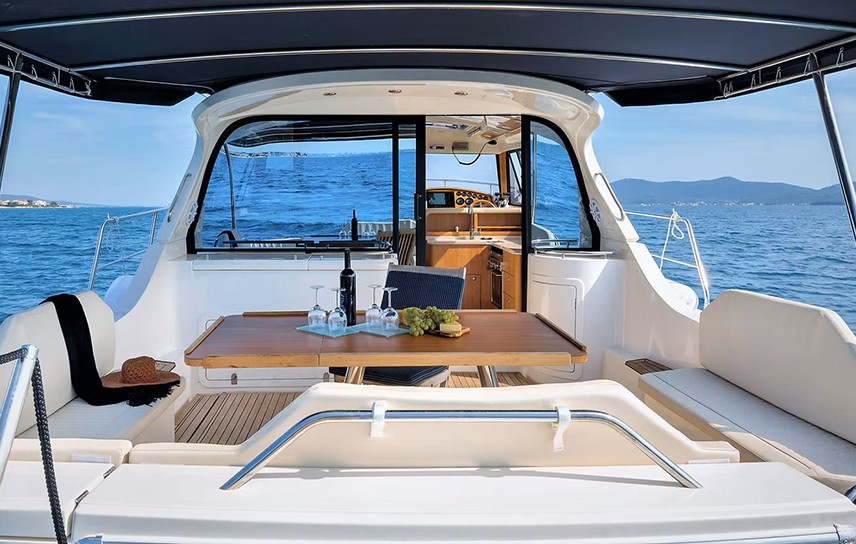 Adriana 44 boat interijer