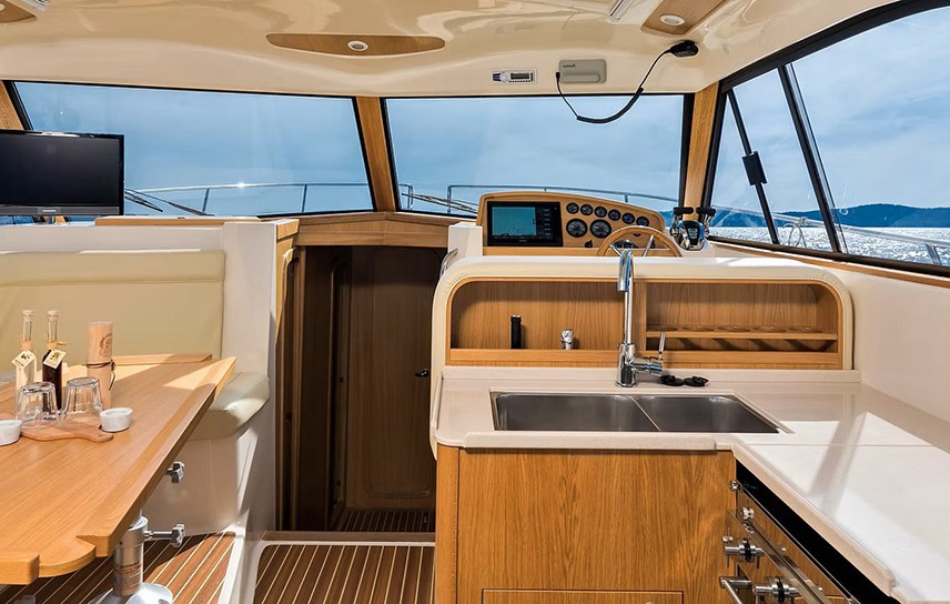 Adriana 44 boat interijer